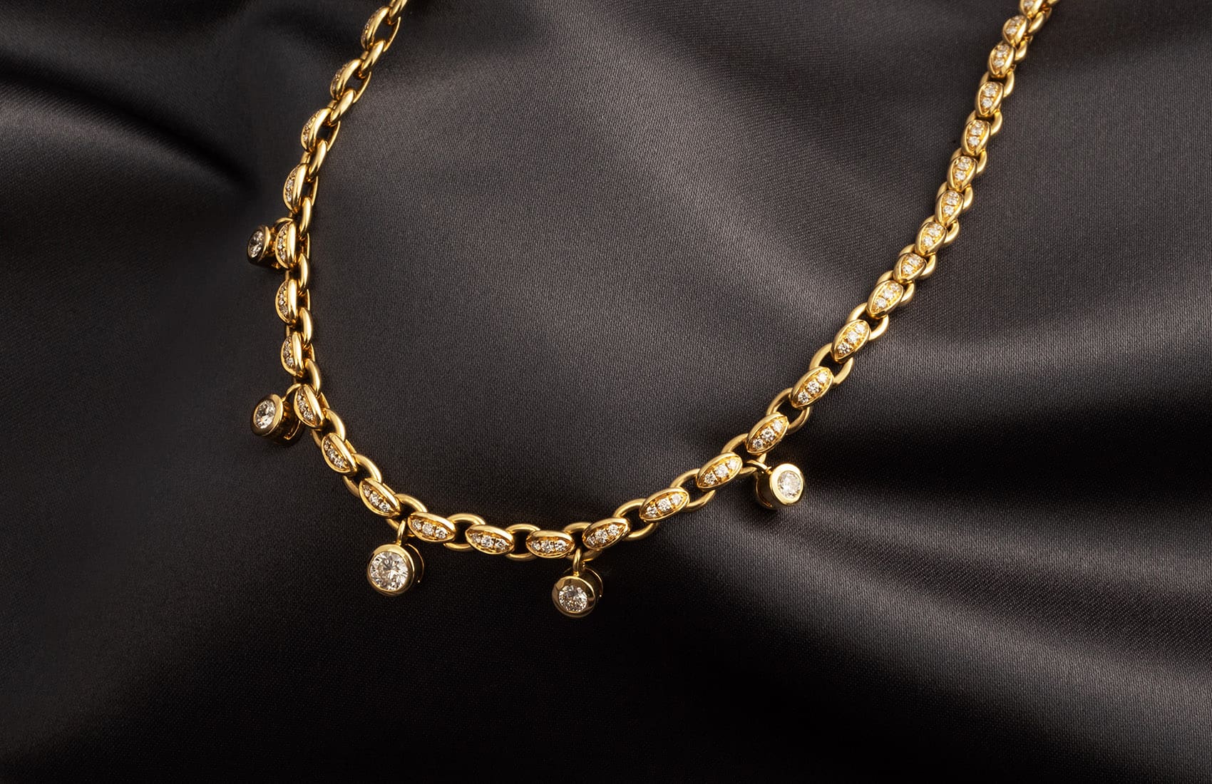 gold jewleleyr necklace